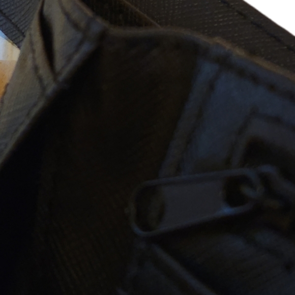 NWOT Stranger Things wallet w/characters - Picture 6 of 7